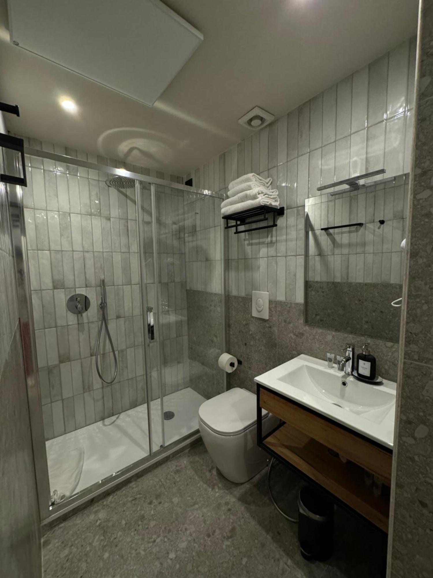 Honeycomb Guesthouse โรม ภายนอก รูปภาพ