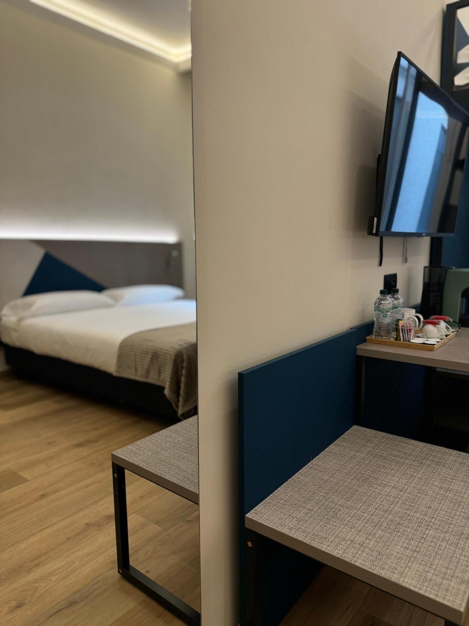 Honeycomb Guesthouse โรม ภายนอก รูปภาพ