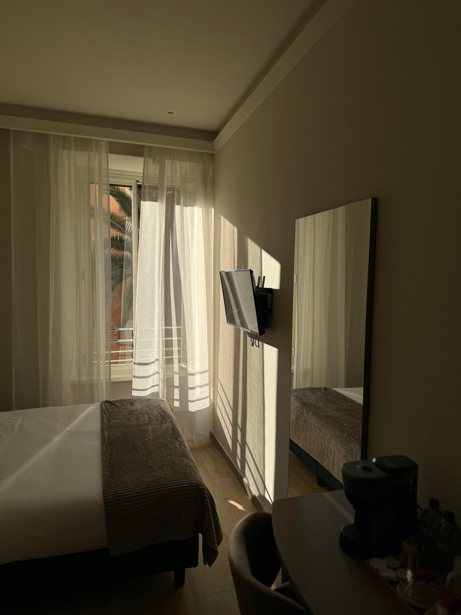 Honeycomb Guesthouse โรม ภายนอก รูปภาพ