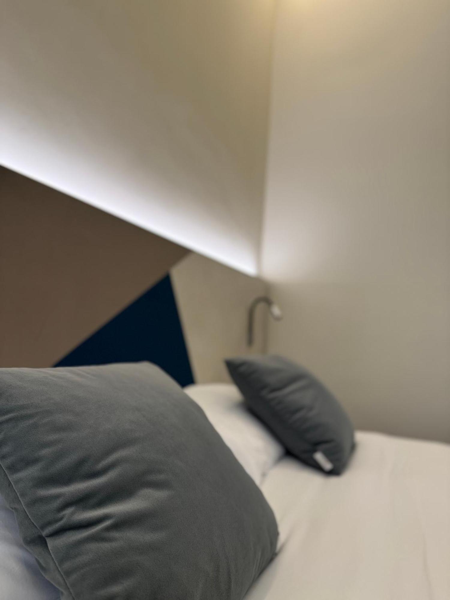 Honeycomb Guesthouse โรม ภายนอก รูปภาพ