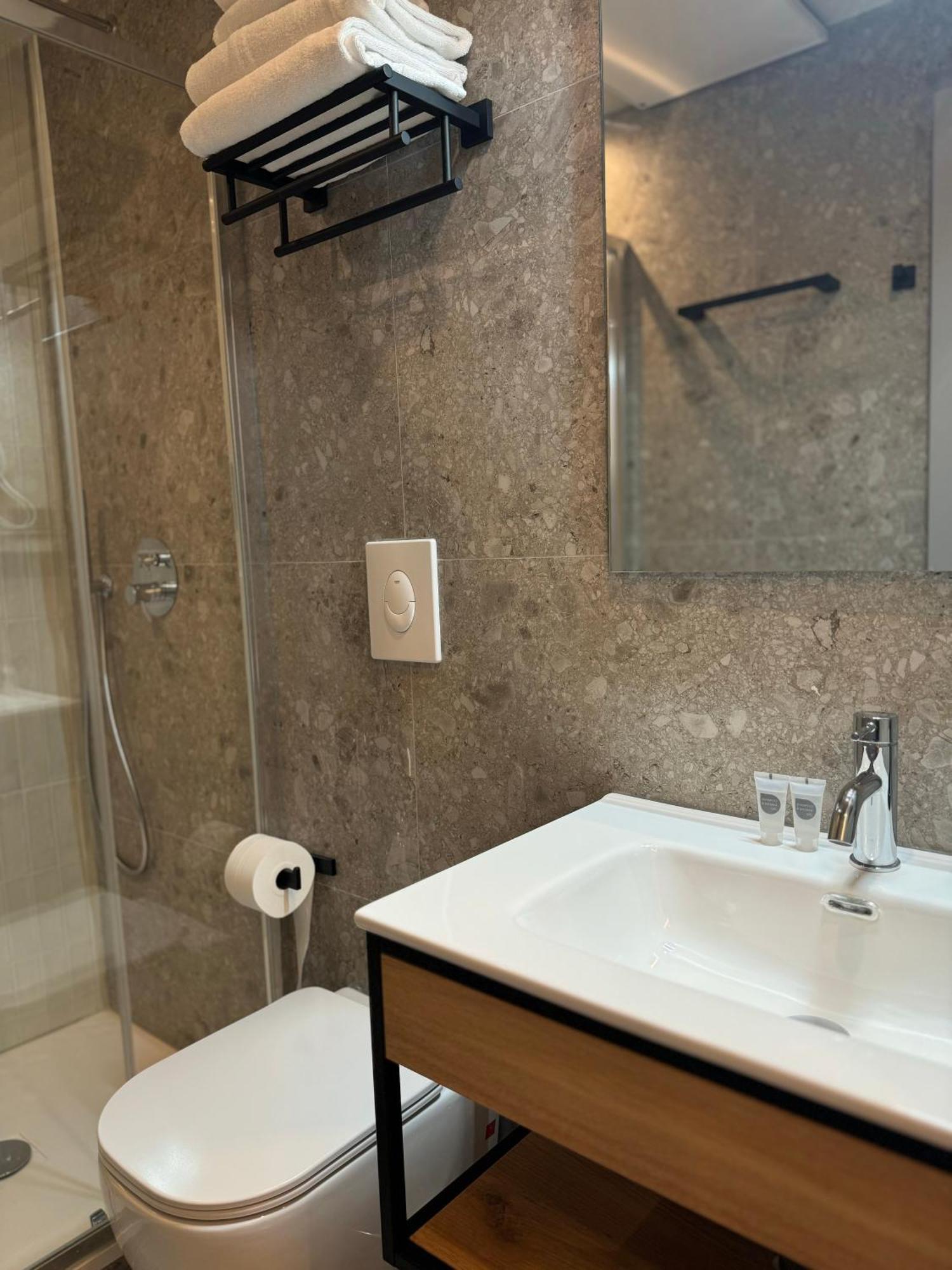 Honeycomb Guesthouse โรม ภายนอก รูปภาพ