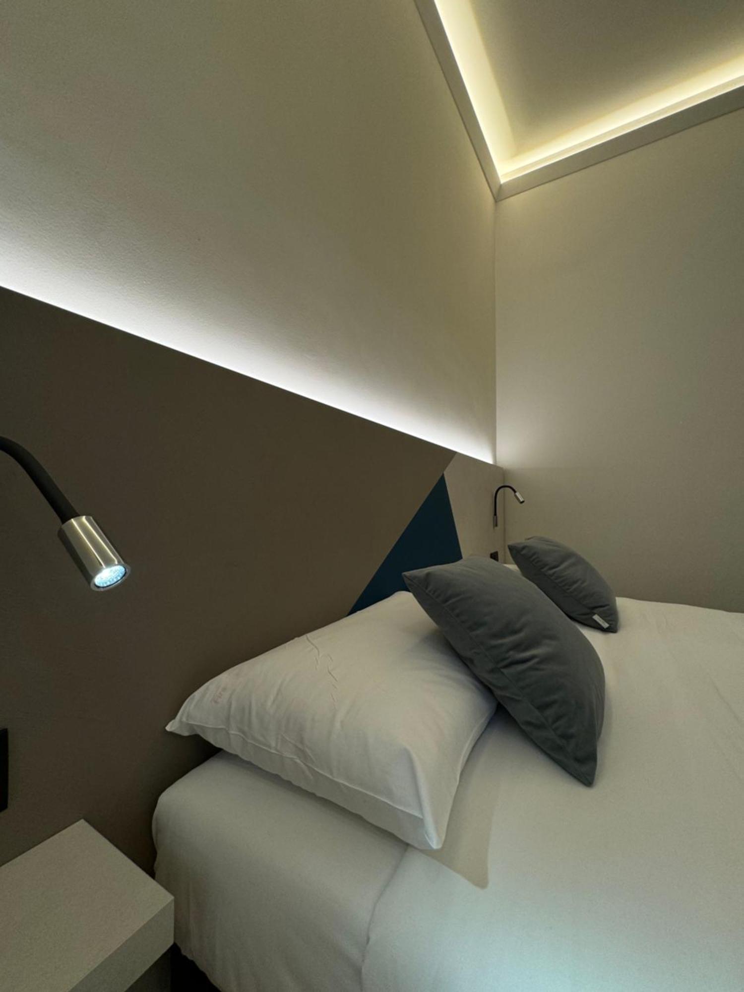 Honeycomb Guesthouse โรม ภายนอก รูปภาพ