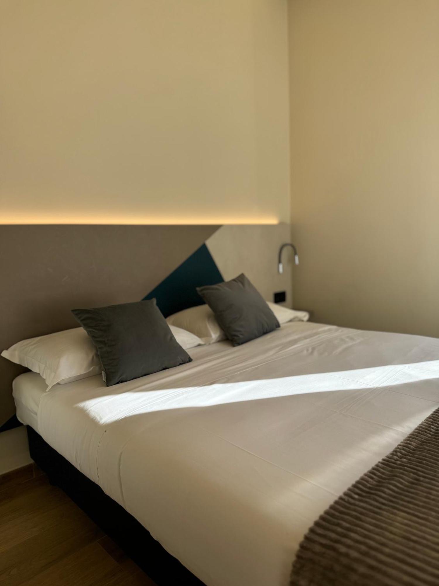 Honeycomb Guesthouse โรม ภายนอก รูปภาพ