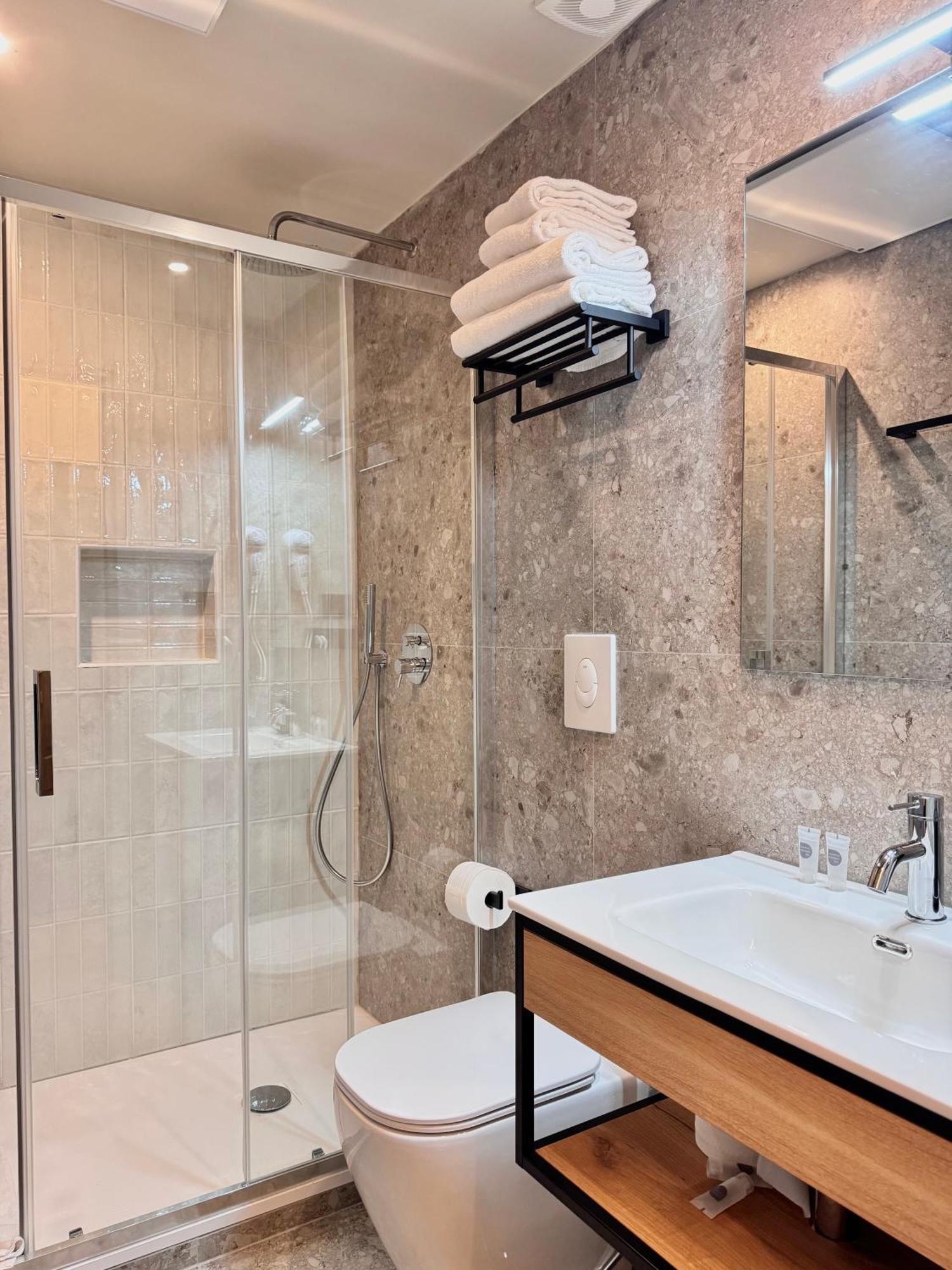 Honeycomb Guesthouse โรม ภายนอก รูปภาพ